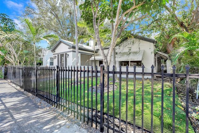 52 NW 47 0, Miami, FL 33127