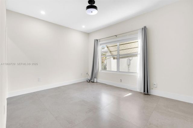 52 NW 47 0, Miami, FL 33127