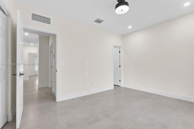 52 NW 47 0, Miami, FL 33127