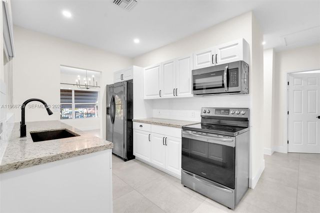 52 NW 47 0, Miami, FL 33127