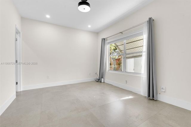 52 NW 47 0, Miami, FL 33127