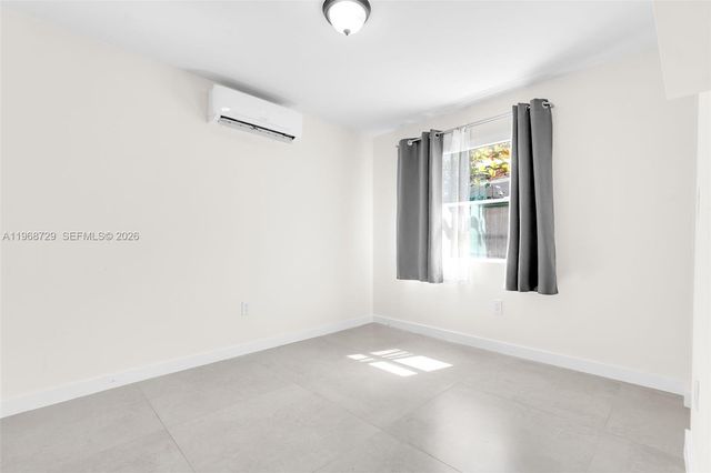 52 NW 47 0, Miami, FL 33127