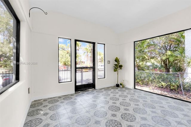 52 NW 47 0, Miami, FL 33127