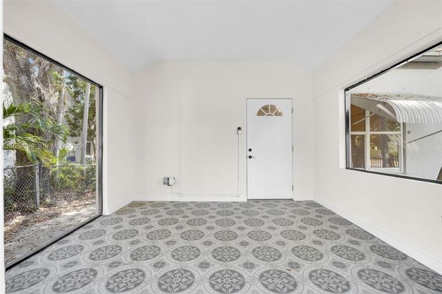 52 NW 47 0, Miami, FL 33127