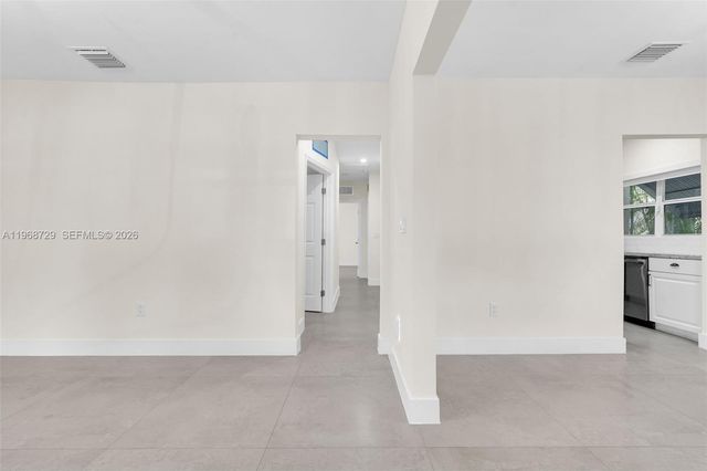 52 NW 47 0, Miami, FL 33127