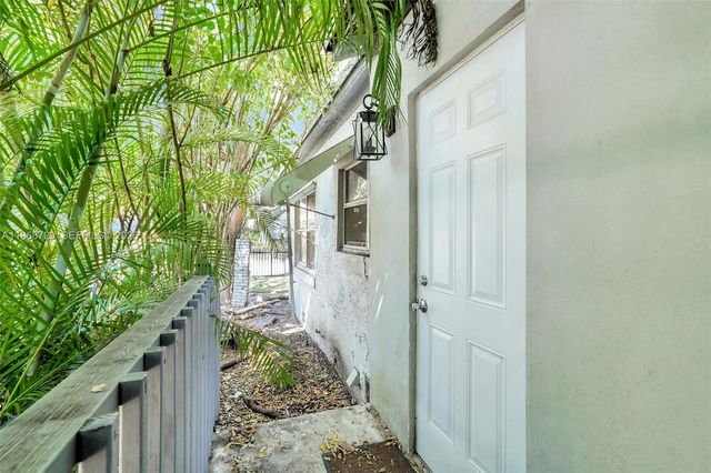 52 NW 47 0, Miami, FL 33127