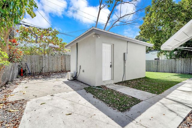 52 NW 47 0, Miami, FL 33127