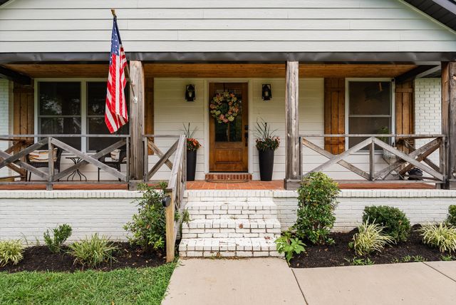 459 Bowling Branch Rd, Cottontown, TN 37048