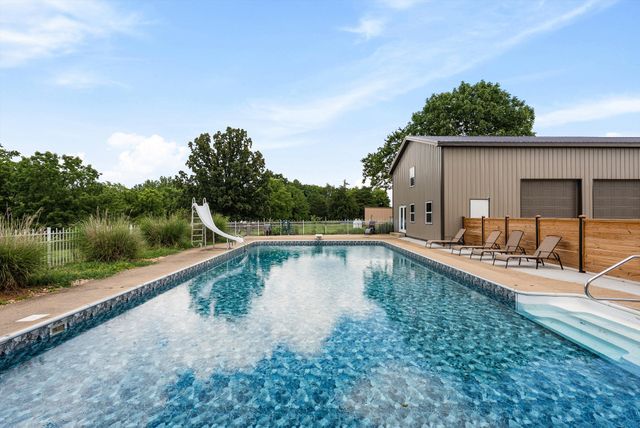 459 Bowling Branch Rd, Cottontown, TN 37048