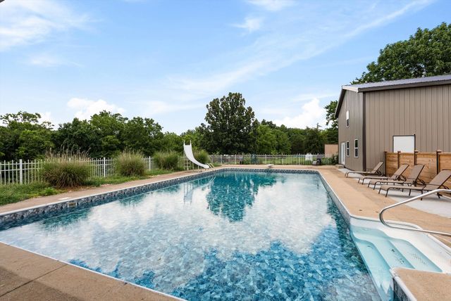 459 Bowling Branch Rd, Cottontown, TN 37048