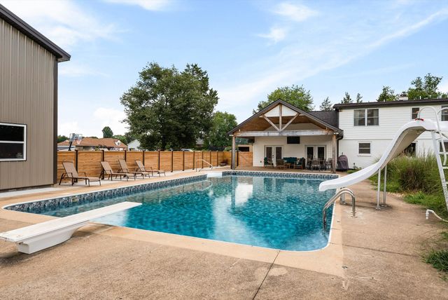 459 Bowling Branch Rd, Cottontown, TN 37048