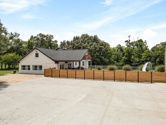 459 Bowling Branch Rd, Cottontown, TN 37048