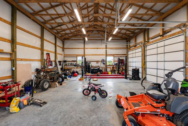 459 Bowling Branch Rd, Cottontown, TN 37048