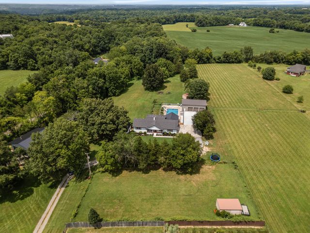 459 Bowling Branch Rd, Cottontown, TN 37048