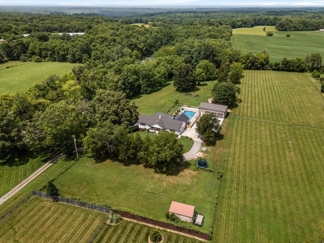 459 Bowling Branch Rd, Cottontown, TN 37048