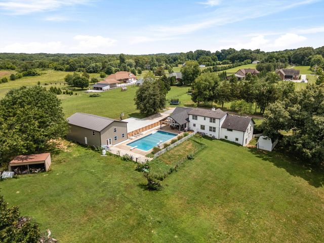 459 Bowling Branch Rd, Cottontown, TN 37048