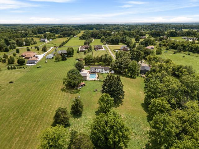 459 Bowling Branch Rd, Cottontown, TN 37048