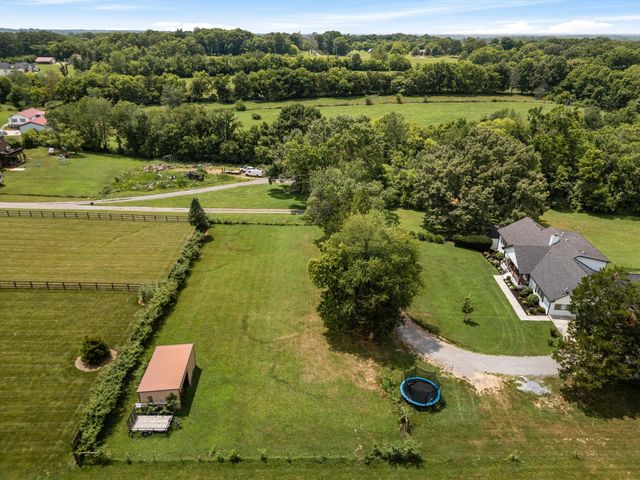 459 Bowling Branch Rd, Cottontown, TN 37048