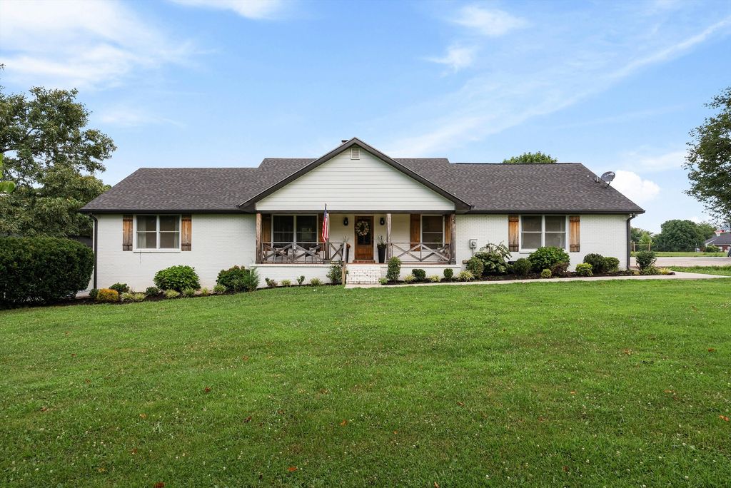 459 Bowling Branch Rd, Cottontown, TN 37048