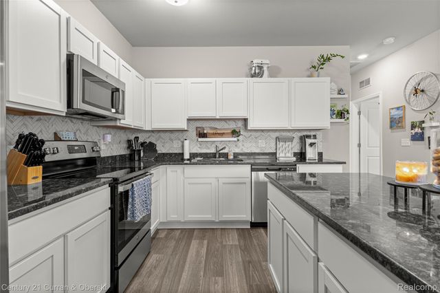 9781 Ridge Run Street 70, Hartland Township, MI 48855