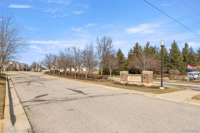 9781 Ridge Run Street 70, Hartland Township, MI 48855