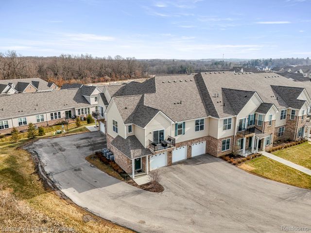 9781 Ridge Run Street 70, Hartland Township, MI 48855