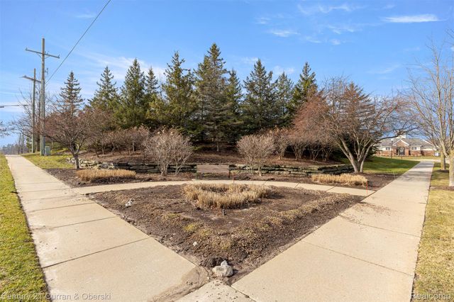 9781 Ridge Run Street 70, Hartland Township, MI 48855