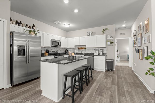 9781 Ridge Run Street 70, Hartland Township, MI 48855