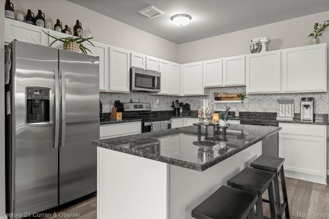 9781 Ridge Run Street 70, Hartland Township, MI 48855