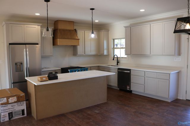 1039 Shoal Creek Road, Arab, AL 35016