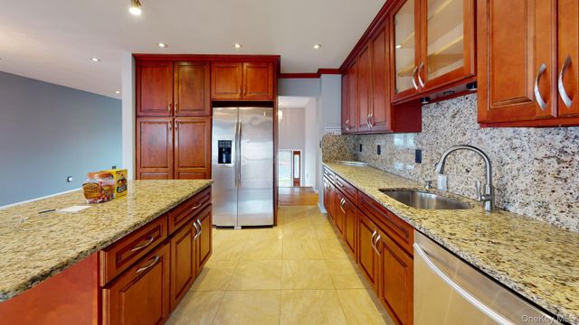 511 Freeman Avenue, Brentwood, NY 11717