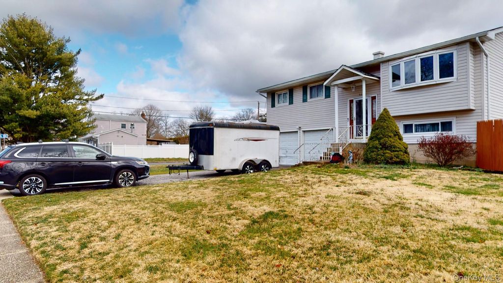 511 Freeman Avenue, Brentwood, NY 11717