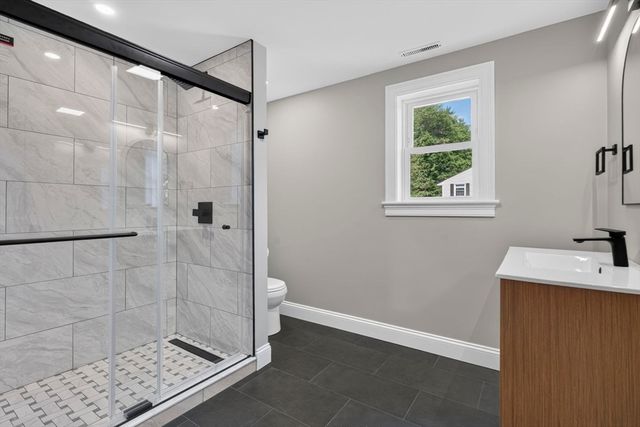 27 Rollins B, Groveland, MA 01834