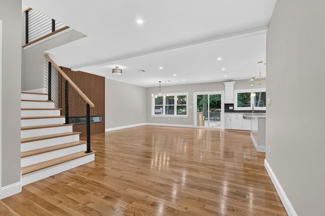 27 Rollins B, Groveland, MA 01834
