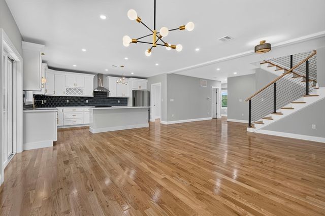 27 Rollins B, Groveland, MA 01834