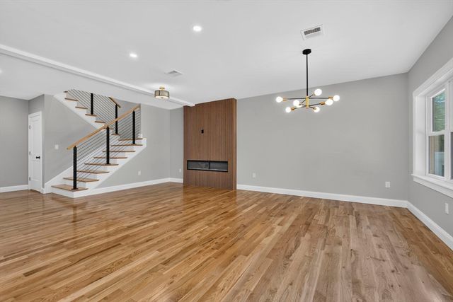 27 Rollins B, Groveland, MA 01834