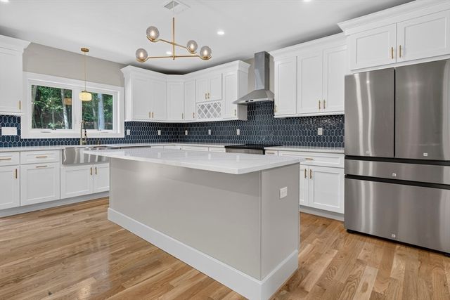 27 Rollins B, Groveland, MA 01834