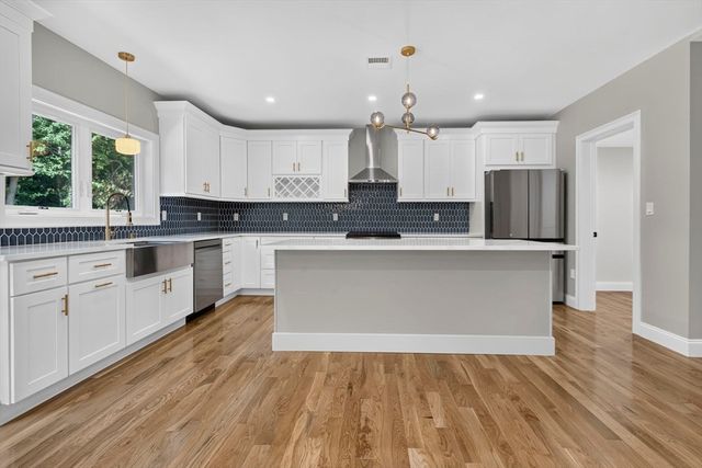 27 Rollins B, Groveland, MA 01834
