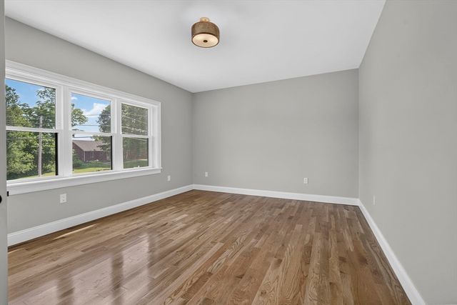 27 Rollins B, Groveland, MA 01834