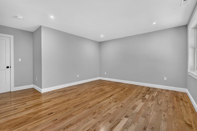 27 Rollins B, Groveland, MA 01834