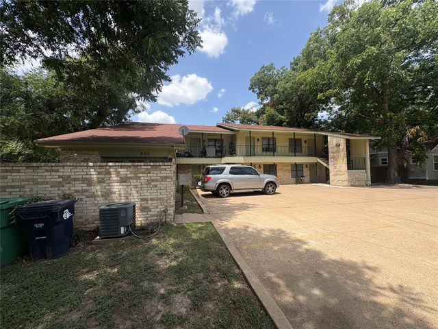 904 N Austin Street, Denton, TX 76201