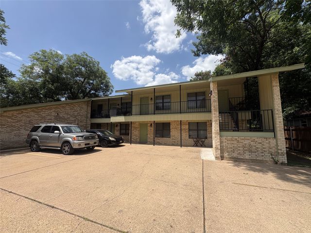 904 N Austin Street, Denton, TX 76201