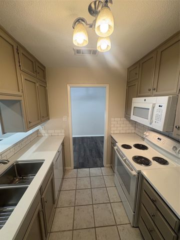 904 N Austin Street, Denton, TX 76201
