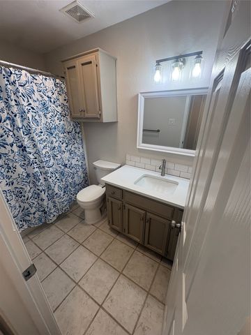 904 N Austin Street, Denton, TX 76201