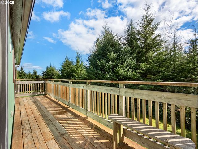 44176 HIGHWAY 30, Astoria, OR 97103