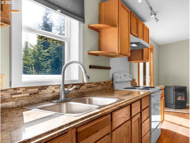 44176 HIGHWAY 30, Astoria, OR 97103