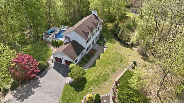 28 Sassinoro Drive, Putnam Valley, NY 10579