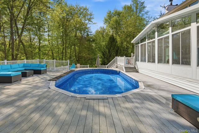 28 Sassinoro Drive, Putnam Valley, NY 10579