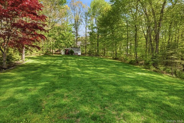 28 Sassinoro Drive, Putnam Valley, NY 10579