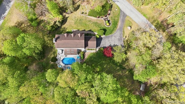 28 Sassinoro Drive, Putnam Valley, NY 10579